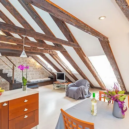 Bona Palace Apartment