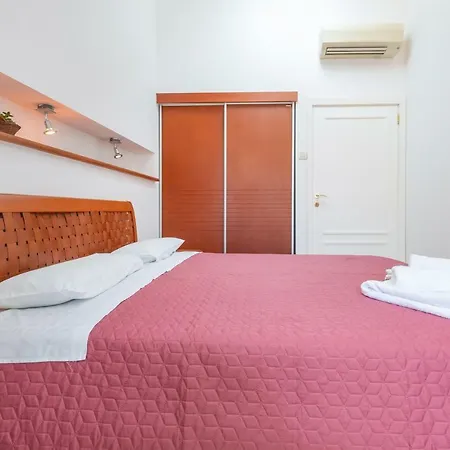Bona Palace Apartment